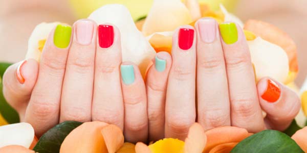 Cores verniz de unhas para a primavera e o verão clasf